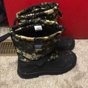 Storm kidz snow boots size 6